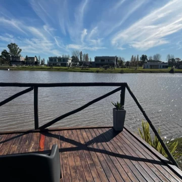 Casa de categoría, en venta.  Área 60