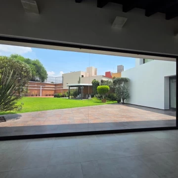 CASA CON MAS DE 400M2 DE JARDÍN EN VENTA EN CLUB DE GOLF BELLAVISTA 3a SECCIÓN