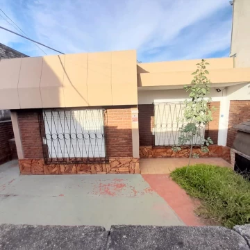 VENTA CASA MULTIFAMILIAR EN MERLO