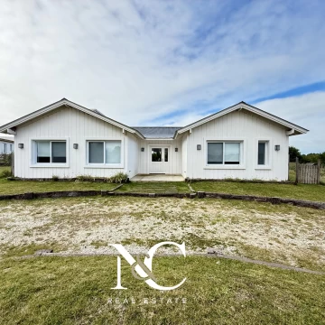 Casa en venta en Costa Esmeralda californiana con doble lote