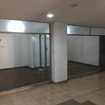 Muy lindo Local/Oficina Comercial en Galeria Zona Centro