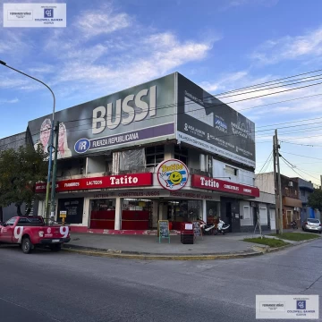 Local en calle Corrientes y Av. Ejercito del Norte