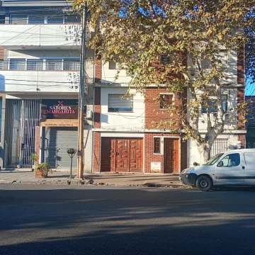 VENTA-PH 2 ambientes-2do piso por escalera-Cochera-terraza. Quilmes Oeste