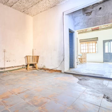 Venta Casa 3 ambientes con patio y terraza  en Flores