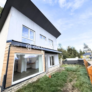 Venta Casa 84m2 · 2 dormitorios y jardin propio - Apto Credito - Villa La Angostura