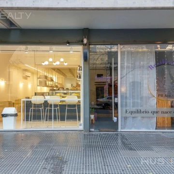 Venta local en Almagro a dos cuadras del Hospital Italiano. Se vende con renta.
