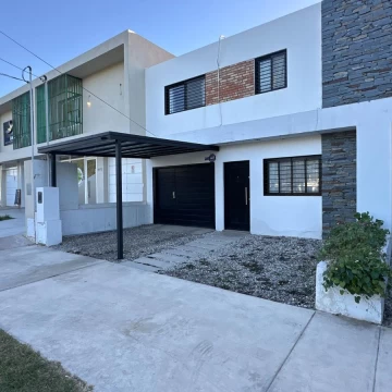 DUPLEX EN VENTA A METROS DE MANANTIALES -3 DORM