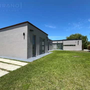 Casa de 3 dormitorios y pileta en venta, Area 11, barrio San Sebastian, Escobar