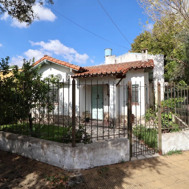 Casa  5 ambiente a Refaccionar en Martínez venta