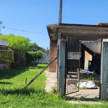 VENTA DE TERRENO CON MEJORAS EN TEMPERLEY