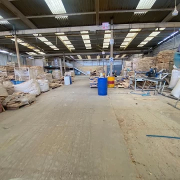 BODEGA INDUSTRIAL A POCOS MINUTOS DEL SALTO