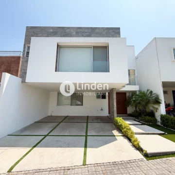 CASA EN RENTA EN PARQUE VICTORIA, ZONA LOMAS DE ANGELÓPOLIS I