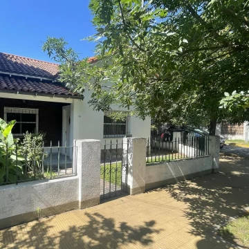 Casa 3 dormitorios c/ patio y terraza - Olivos
