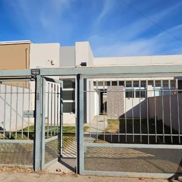 VENTA CASA 3 AMBIENTES TODA EN PLANTA B° PERTICONE.