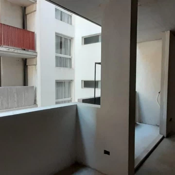 Monoambiente en construcción con balcón