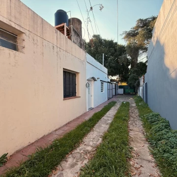 Av. Arijon 838 - Casa Interna De 1 Dormitorio Con Cochera En Alquiler - Roque Saenz Peña, Rosario