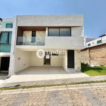 CASA EN VENTA EN PARQUE QUINTANA ROO, ZONA CASCATTA, LOMAS DE ANGELÓPOLIS III