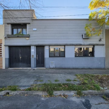 VENTA CASA LA PLATA 3 DORMITORIOS