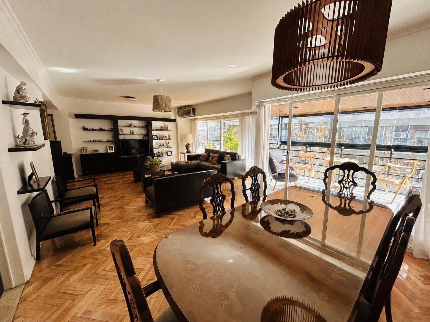 Piso exclusivo de 4 ambientes con dependencia, balcón aterrazado y cochera - Las Cañitas - Principal