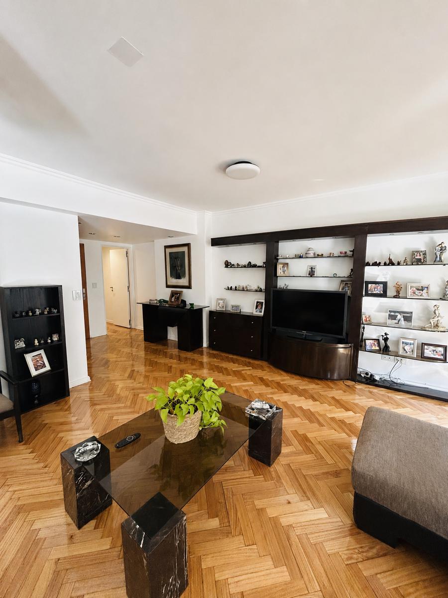 Piso exclusivo de 4 ambientes con dependencia, balcón aterrazado y cochera - Las Cañitas - 5