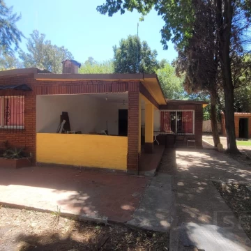 Venta Casa 5 Ambientes con Piscina sobre Colectora Panamericana Ramal Pilar APTO COMERCIAL