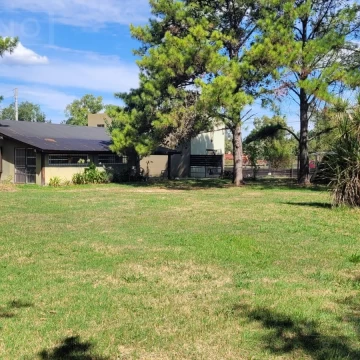 Venta Casa 4 Ambientes y Local Independiente sobre Colectora Panamericana Ramal Pilar Apto Comercial