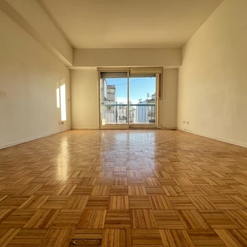 Departamento a la venta en Belgrano. 2 ambientes con balcon. Apto credito. Oportunidad.