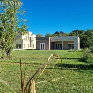 VENTA CASA EN CASUARINAS DEL PILAR