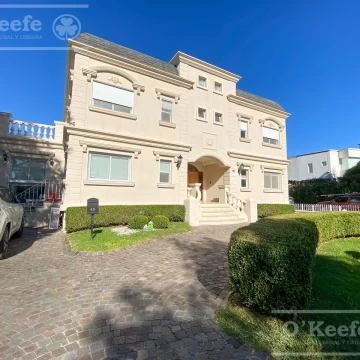 Casa en venta de 8  ambientes con fondo a golf en Abril Club de Campo, Guillermo Hudson