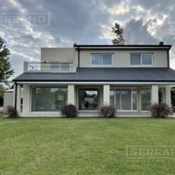 Casa al Lago en Venta con Renta de 3 Dorm y Pileta en San Marco, Villanueva, Tigre