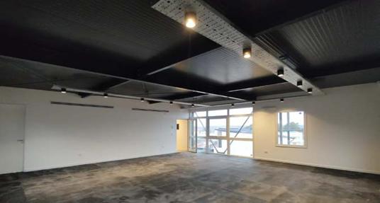 Oficinas y gimansio