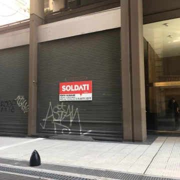 Local a la calle con oficinas, ideal institución financiera, en alquiler o venta