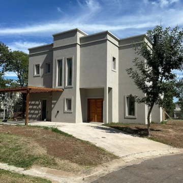 Casa en  Venta a Estrenar 4 ambientes en Sta Guadalupe, Pilar del Este.