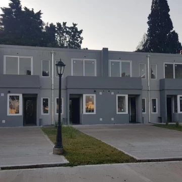 Venta de Departamento con Jardin en Manzanares chico,  4 ambientes