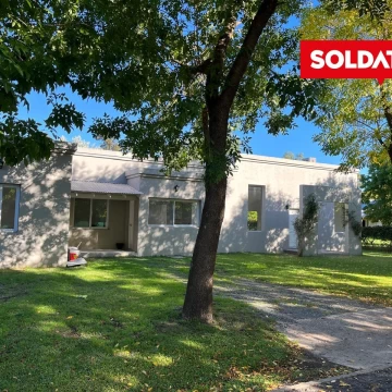 Casa en venta BC Guido, 3 cuartos y dependencia. Bajas expensas. Apto crédito