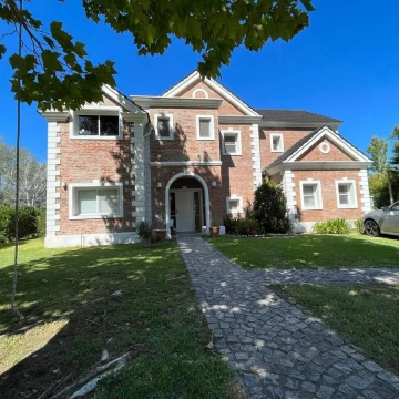 Ayres de Pilar, casa en alquiler y venta