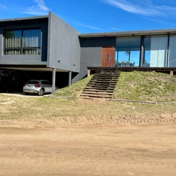Casa en venta - Costa Esmeralda - Amoblada