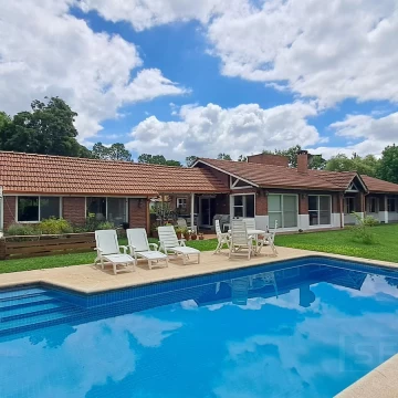 LDO. Venta Casa 5 ambientes con doble lote 1415m2 Pileta. Los Cardales Country Club