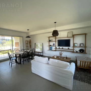 Casa 4 ambientes , 3 dormitorios en DECS Tortugas – Jardín, parrilla y amenities – Ideal familia