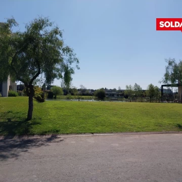 Increíble Lote a la Laguna Central en Cantón Norte