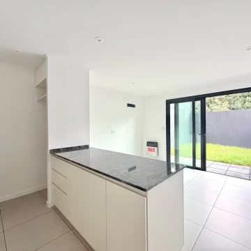 Departamento a estrenar 3 ambientes en venta en lujan planta baja con patio y cochera