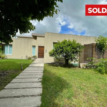 Casa moderna en Venta Club de Campo Armenia 