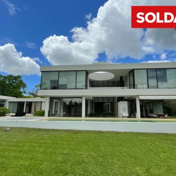 Casa en Venta o Alquiler en Altos de Pilar sobre lote de 3100m2