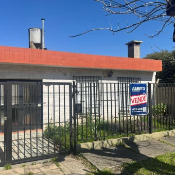Venta Casa 2 dormitorios Pileta Barrio Santa Rita a metros  del Rio Granadero Baigorria