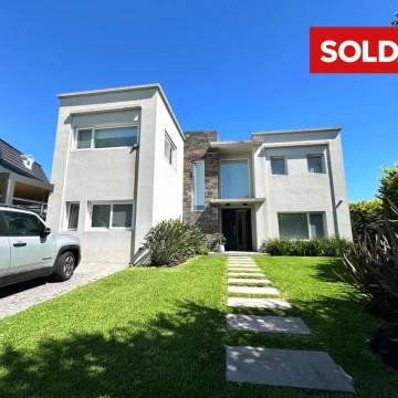 Casa en venta en Ayres Plaza 