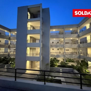 Departamento en Zug Caamaño - planta baja con jardin - tres ambientes - en venta