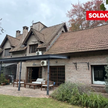 Casa en venta y alquiler sobre lote de más de  2.500 m2 - excelente acceso - bajas expensas - Pilar