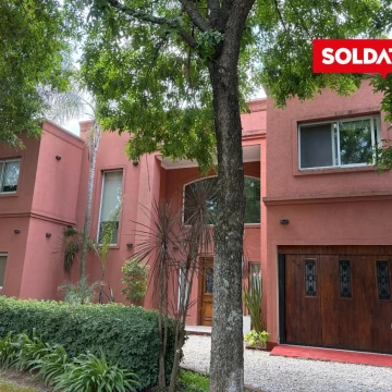 Casa en venta Sausalito - 6 ambientes jardin y pileta 