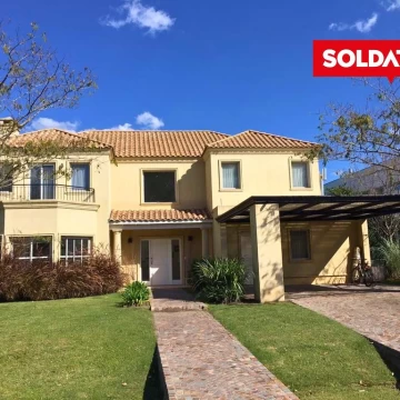 Casa en Ayres de Pilar, en venta y alquiler, en exclusiva. 4 cuartos, escritorio y piscina