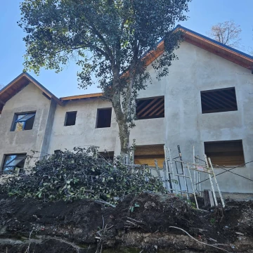 VENTA Casas de excelente calidad constructiva, UF 3, a 300 metros del centro de Villa La Angostura